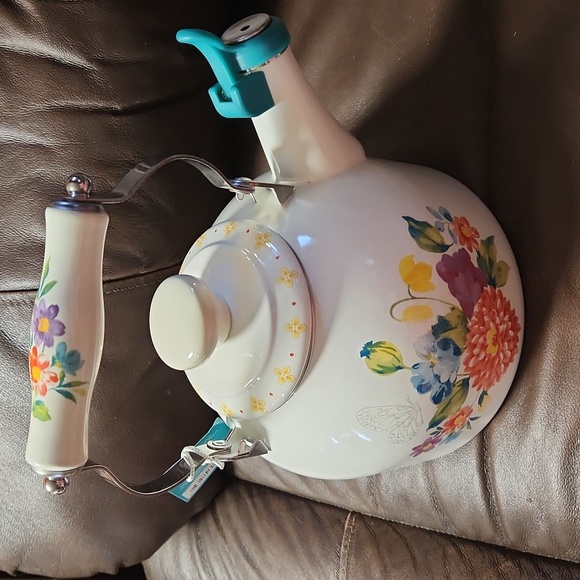 BNWT Pioneer Woman Blooming Bouquet WHISTLING tea kettle. - Picture 4 of 9